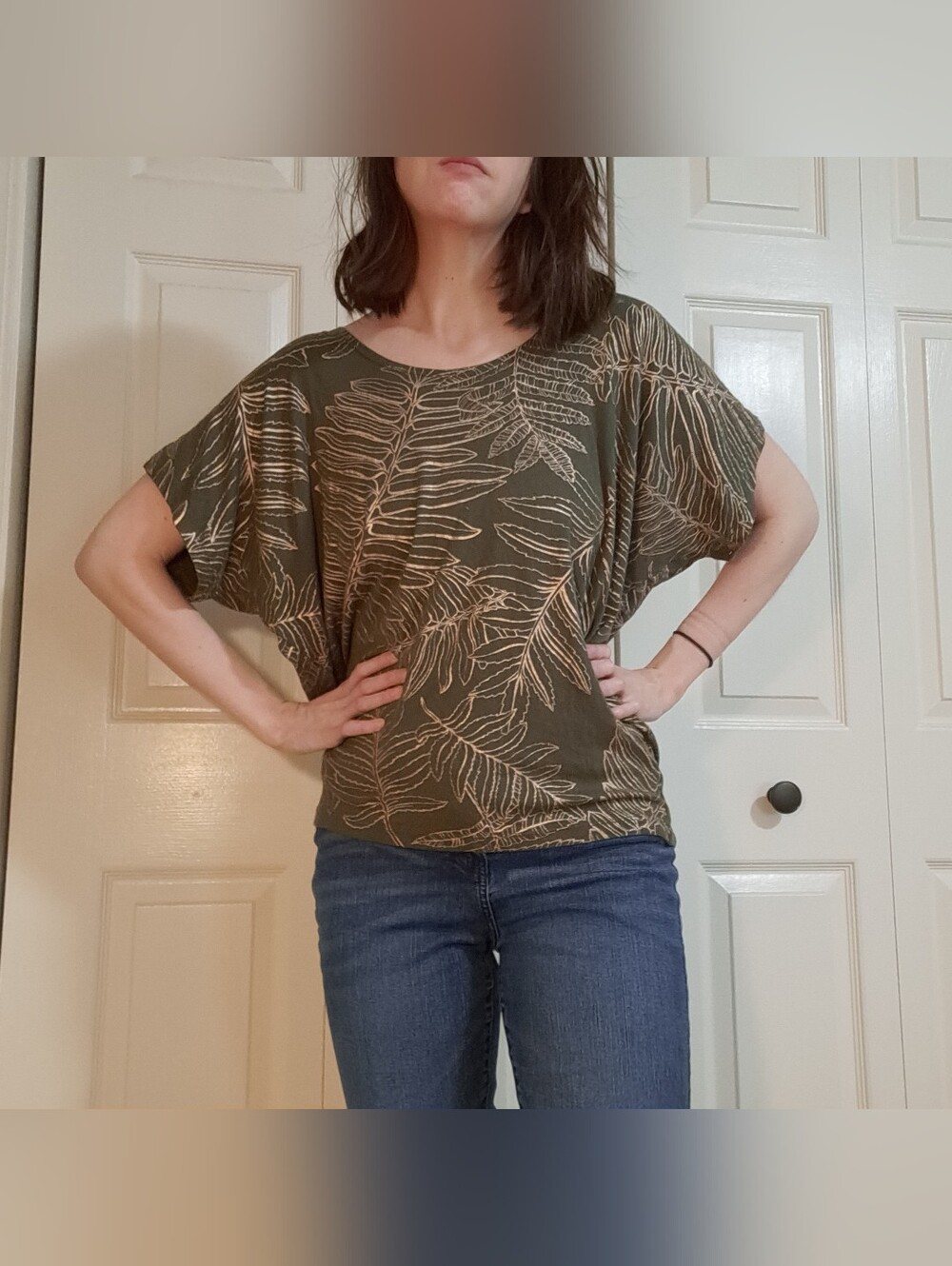Kim & Cami Green Leaf Print Bat Sleeve Top